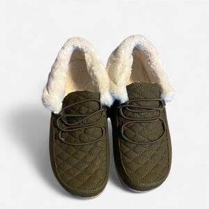 Women’s Vionic Believe comfort slippers size 8